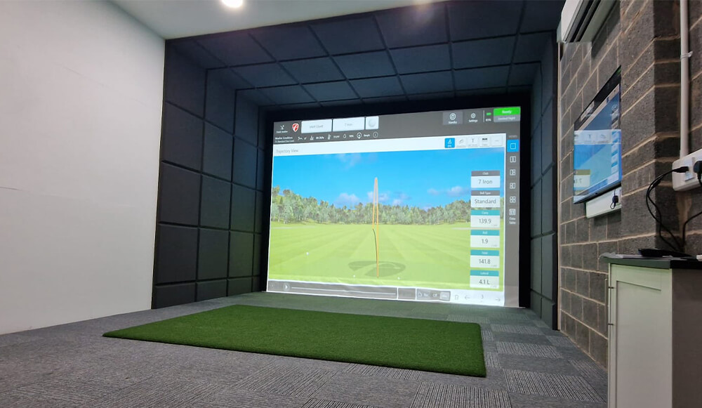 Lutterworth Flightscope golf simulation system, with screen and mat